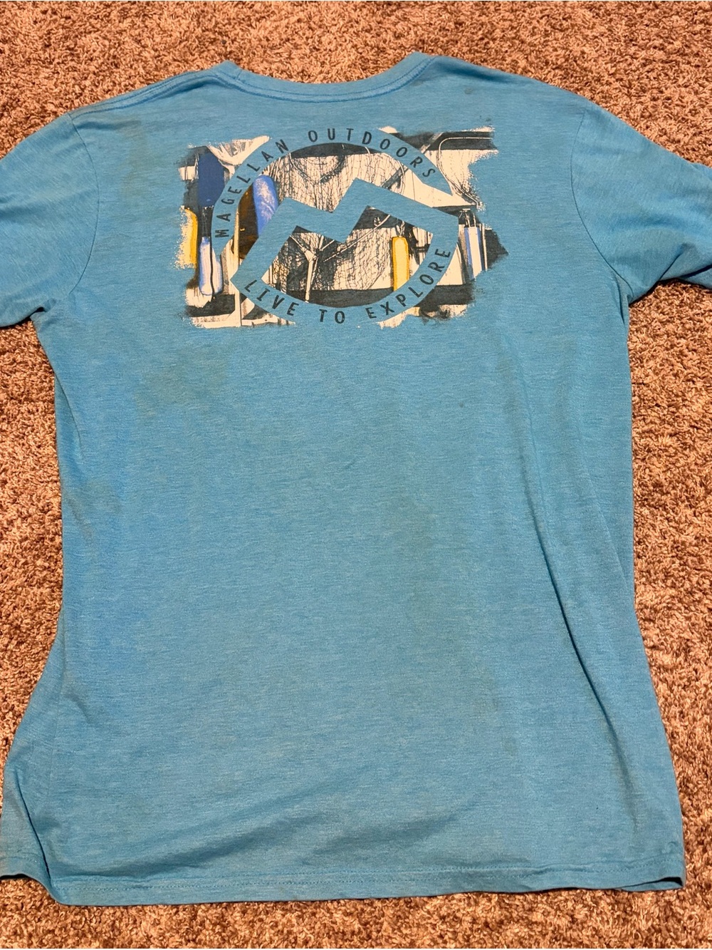 Magellan Outdoors Light Blue Crew Neck Tee with Interior Logo